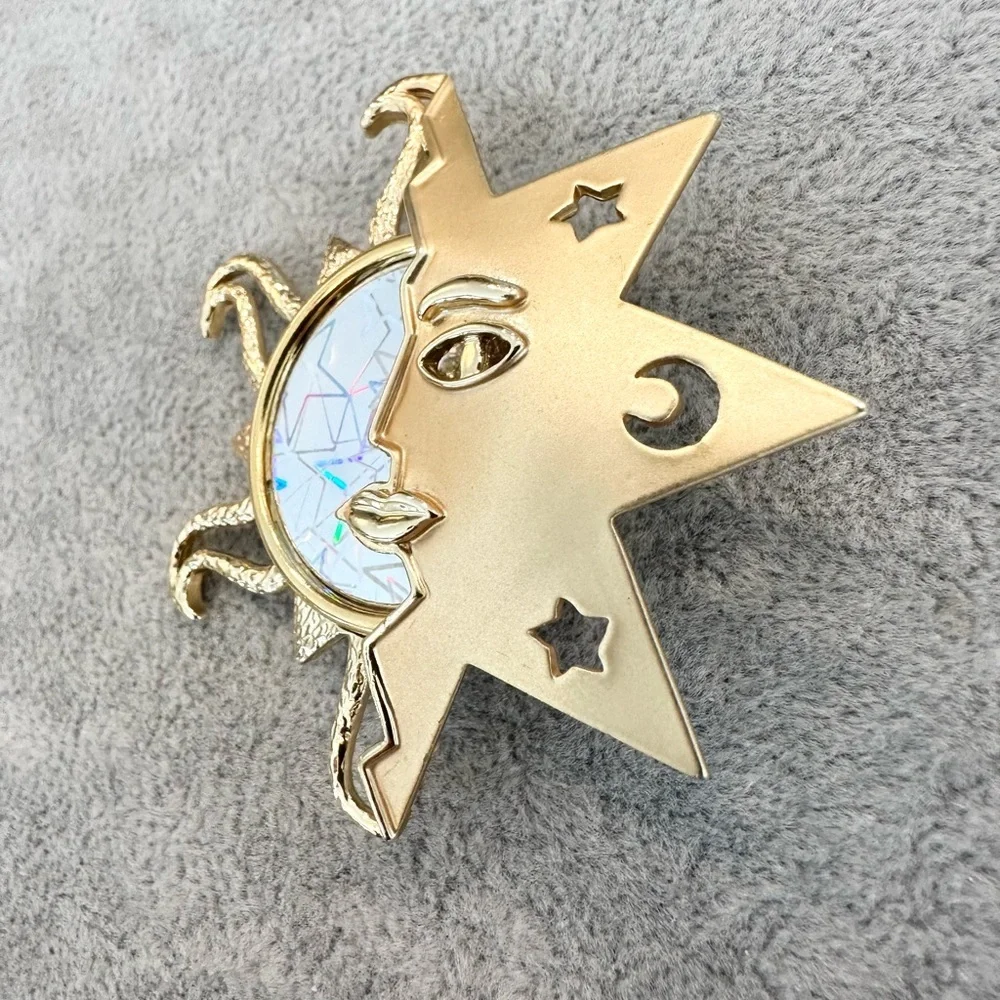 Vintage 1980's Unsigned JJ Brush And Shinny Gold Tone Sun Moon And Stars Brooch - Picture 3 of 5